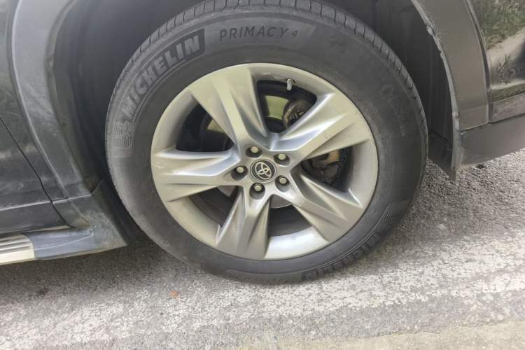 Used Toyota Highlander 2017 2.0T Four-Wheel Drive Luxury Edition 7 Seats Right Front Wheel Hub
