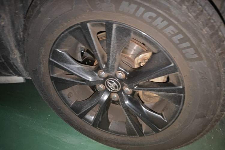 Used Toyota Highlander 2017 2.0T Four-Wheel Drive Elite Edition 7-Seater Right Front Wheel Hub