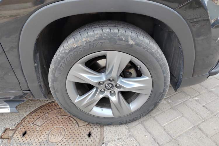 Used Toyota Highlander 2017 2.0T Four-Wheel Drive Luxury Edition 7 Seats Right Front Wheel Hub