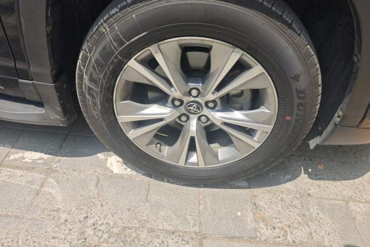 Used Toyota Highlander 2017 2.0T Four-Wheel Drive Elite Edition 7-Seater Right Front Wheel Hub