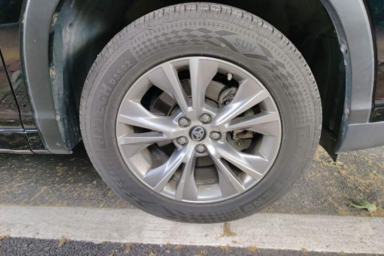 Used Toyota Highlander 2017 2.0T Two-Wheel Drive Elite Edition 5 Seats Right Front Wheel Hub
