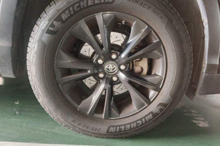 Used Toyota Highlander 2017 2.0T Four-Wheel Drive Elite Edition 7-Seater Right Front Wheel Hub