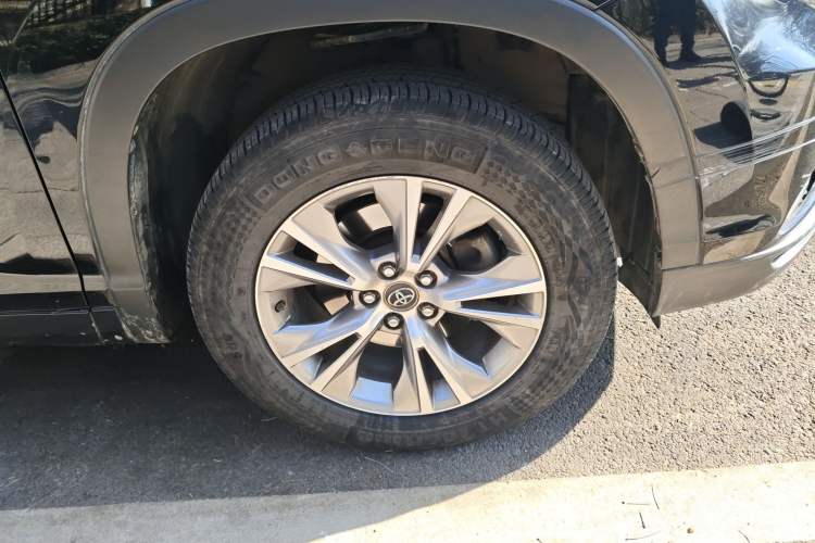 Used Toyota Highlander 2017 2.0T Two-Wheel Drive Elite Edition 5 Seats Right Front Wheel Hub