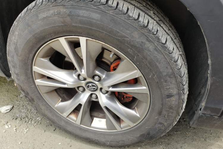 Used Toyota Highlander 2017 2.0T Four-Wheel Drive Elite Edition 7-Seater Right Front Wheel Hub