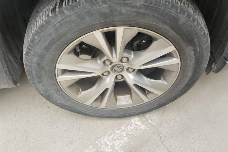 Used Toyota Highlander 2017 2.0T Four-Wheel Drive Elite Edition 7-Seater Right Front Wheel Hub