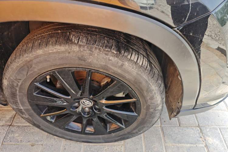 Used Toyota Highlander 2017 2.0T Four-Wheel Drive Black Edition Limited Model Right Front Wheel Hub
