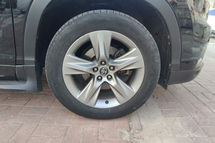 Used Toyota Highlander 2017 2.0T Four-Wheel Drive Luxury Edition 7 Seats Right Front Wheel Hub