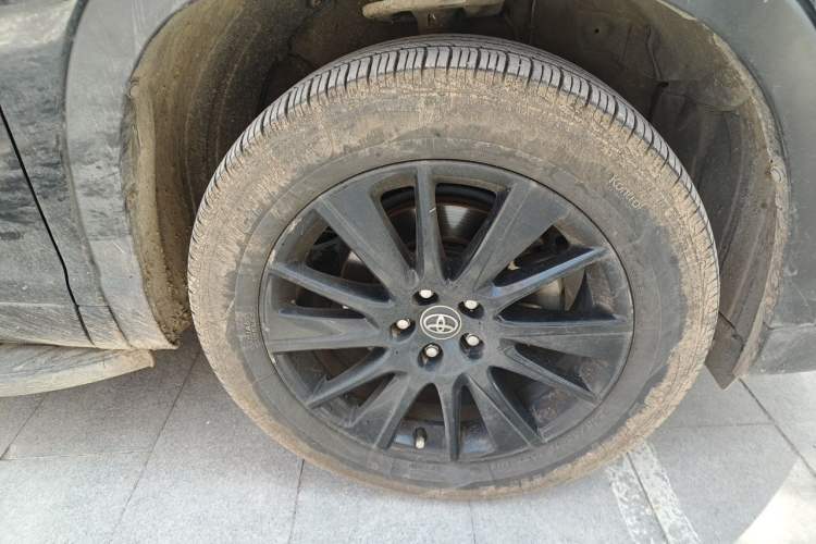 Used Toyota Highlander 2017 2.0T Four-Wheel Drive Black Edition Limited Model Right Front Wheel Hub