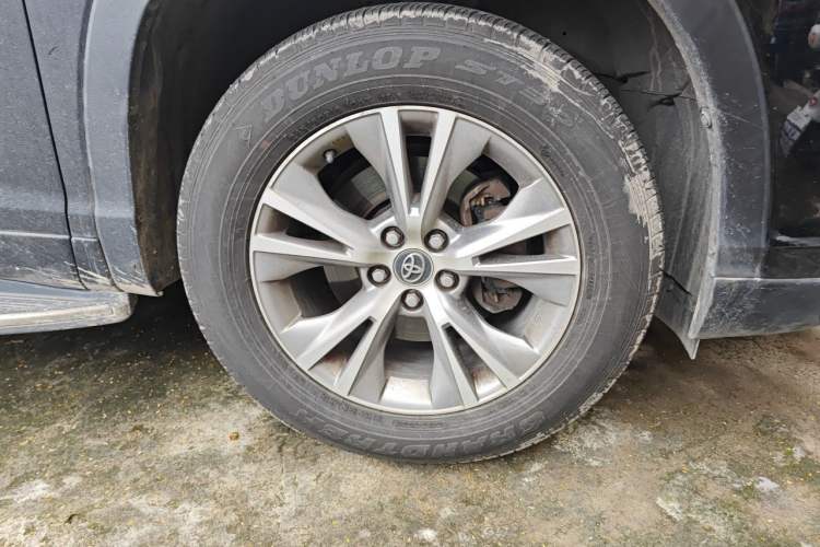 Used Toyota Highlander 2017 2.0T Four-Wheel Drive Elite Edition 7-Seater Right Front Wheel Hub