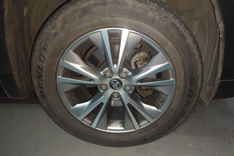 Used Toyota Highlander 2017 2.0T Four-Wheel Drive Elite Edition 7-Seater Right Front Wheel Hub