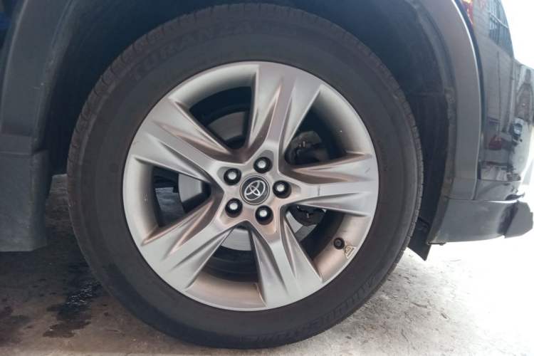 Used Toyota Highlander 2017 2.0T Four-Wheel Drive Ultimate Edition 7 Seats Right Front Wheel Hub