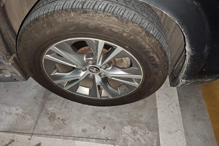 Used Toyota Highlander 2017 2.0T Four-Wheel Drive Elite Edition 7-Seater Right Front Wheel Hub