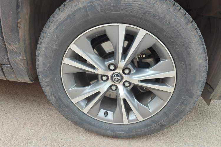 Used Toyota Highlander 2017 2.0T Four-Wheel Drive Elite Edition 7-Seater Right Front Wheel Hub