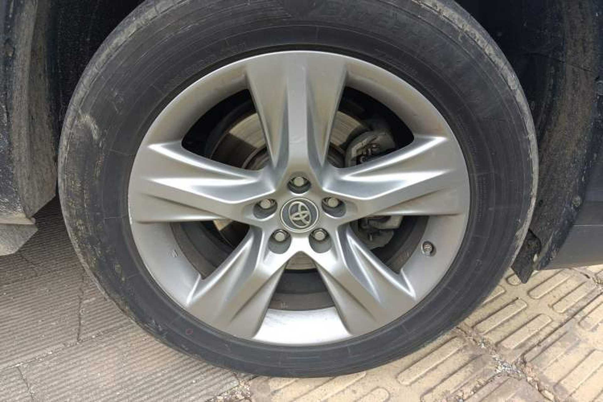 Used Toyota Highlander 2017 2.0T Four-Wheel Drive Luxury Edition 7 Seats Right Front Wheel Hub