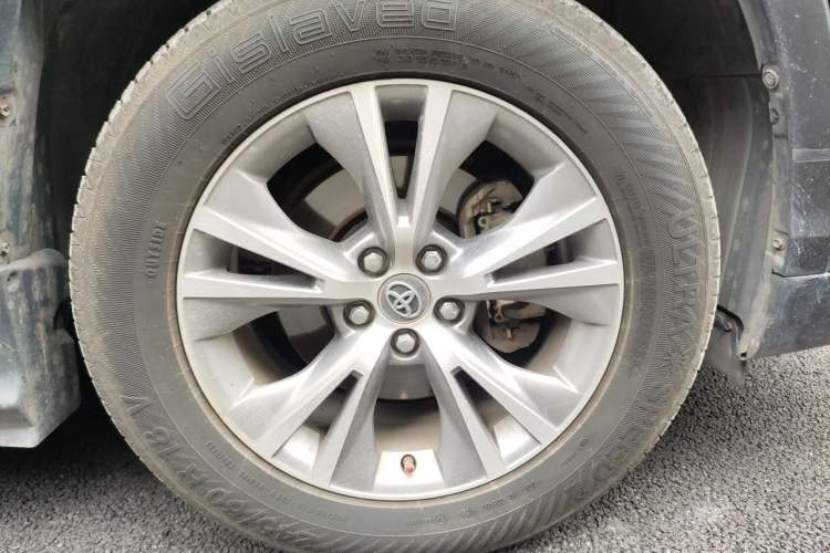 Used Toyota Highlander 2017 2.0T Four-Wheel Drive Elite Edition 7-Seater Right Front Wheel Hub