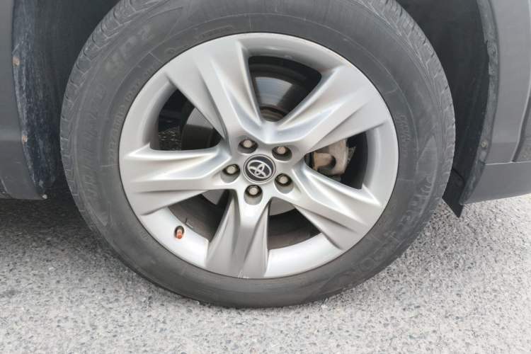 Used Toyota Highlander 2017 2.0T Four-Wheel Drive Luxury Edition 7 Seats Right Front Wheel Hub