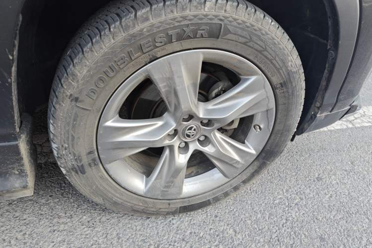 Used Toyota Highlander 2017 2.0T Four-Wheel Drive Luxury Edition 7 Seats Right Front Wheel Hub