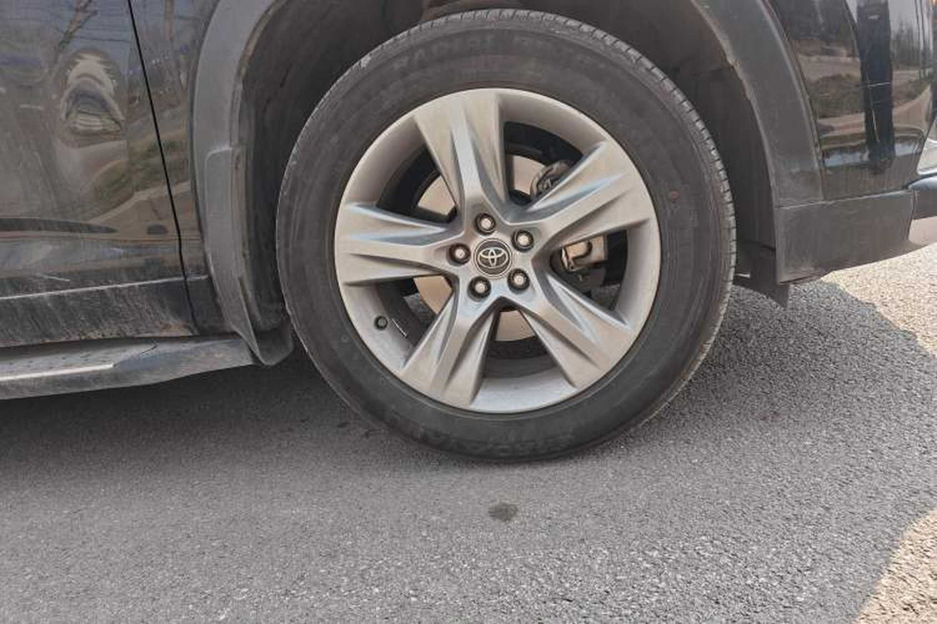 Used Toyota Highlander 2017 2.0T Four-Wheel Drive Ultimate Edition 7 Seats Right Front Wheel Hub