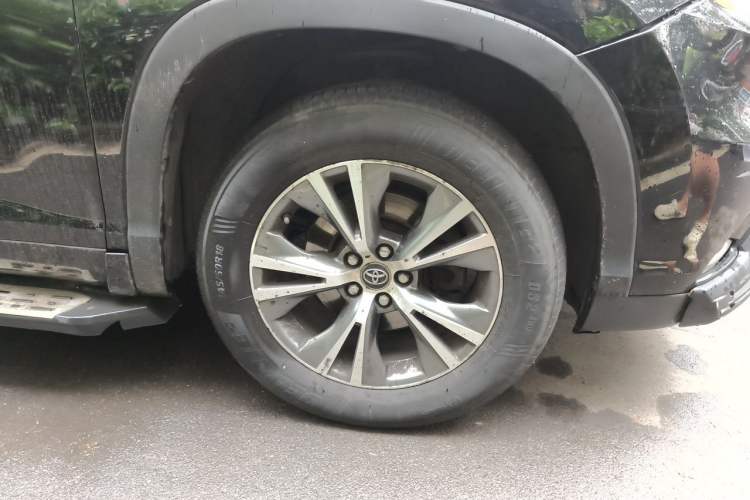 Used Toyota Highlander 2017 2.0T Four-Wheel Drive Elite Edition 7-Seater Right Front Wheel Hub