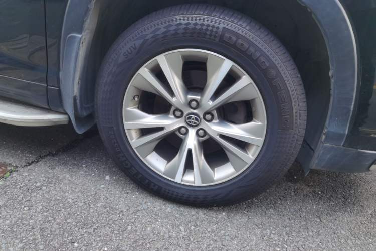 Used Toyota Highlander 2017 2.0T Two-Wheel Drive Elite Edition 5 Seats Right Front Wheel Hub