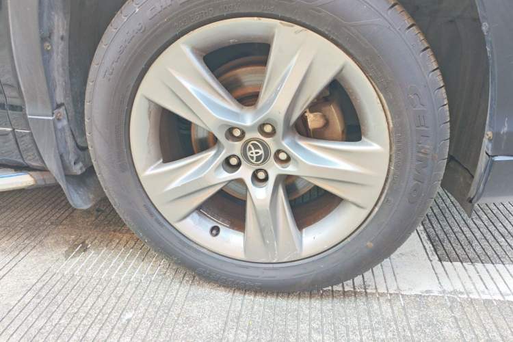 Used Toyota Highlander 2017 2.0T Four-Wheel Drive Ultimate Edition 7 Seats Right Front Wheel Hub