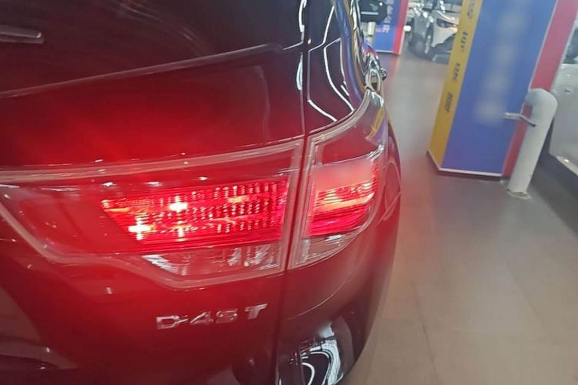 Used Toyota Highlander 2017 2.0T Two-Wheel Drive Luxury Edition 7 Seats Right Rear Taillight