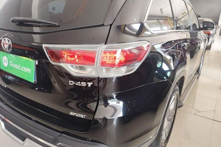 Used Toyota Highlander 2017 2.0T Two-Wheel Drive Luxury Edition 7 Seats Right Rear Taillight