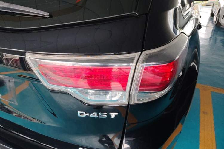 Used Toyota Highlander 2017 2.0T Two-Wheel Drive Luxury Edition 7 Seats Right Rear Taillight