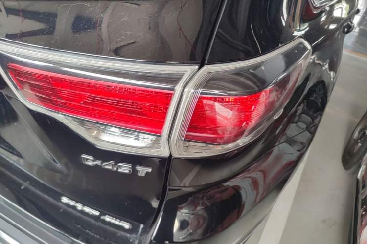 Used Toyota Highlander 2017 2.0T Four-Wheel Drive Luxury Edition 7 Seats Right Rear Taillight