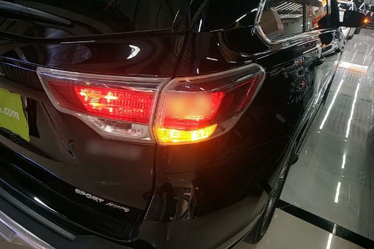 Used Toyota Highlander 2017 2.0T Four-Wheel Drive Luxury Edition 7 Seats Right Rear Taillight