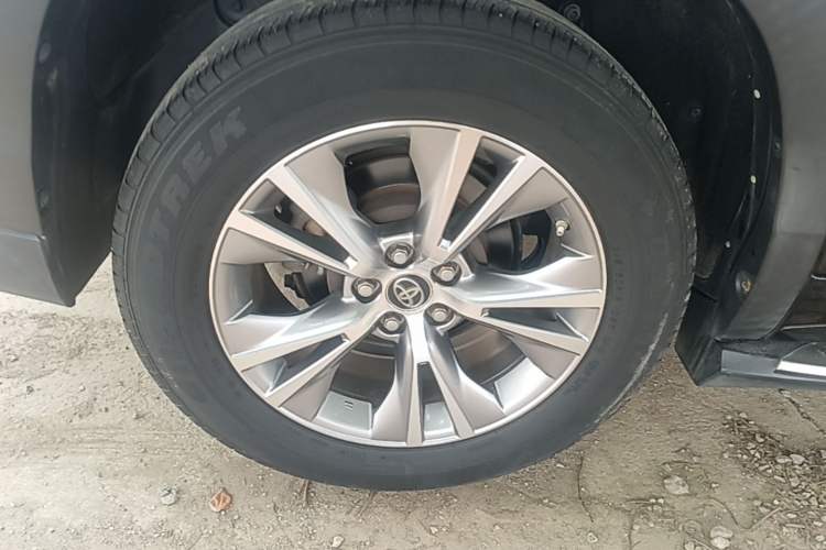 Used Toyota Highlander 2017 2.0T Two-Wheel Drive Elite Version 7 Seats Right Rear Wheel Hub