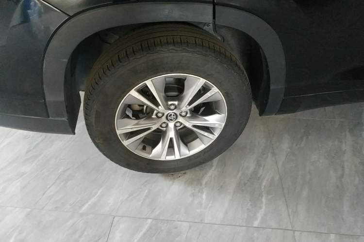 Used Toyota Highlander 2017 2.0T Four-Wheel Drive Elite Edition 7-Seater Right Rear Wheel Hub