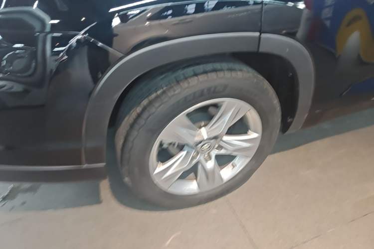 Used Toyota Highlander 2017 2.0T Two-Wheel Drive Luxury Edition 7 Seats Right Rear Wheel Hub
