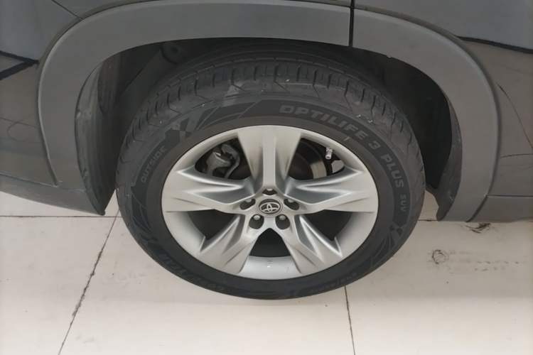 Used Toyota Highlander 2017 2.0T Four-Wheel Drive Luxury Edition 7 Seats Right Rear Wheel Hub