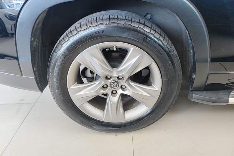 Used Toyota Highlander 2017 2.0T Two-Wheel Drive Luxury Edition 7 Seats Right Rear Wheel Hub
