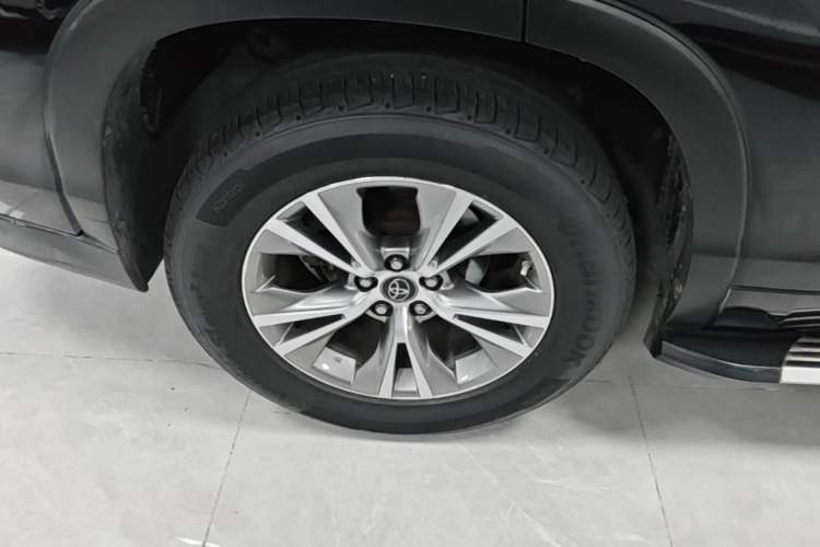 Used Toyota Highlander 2017 2.0T Four-Wheel Drive Elite Edition 7-Seater Right Rear Wheel Hub