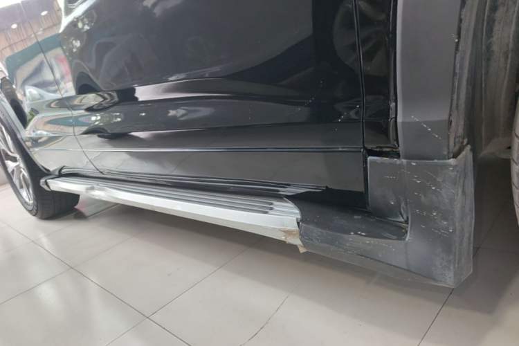 Used Toyota Highlander 2017 2.0T Two-Wheel Drive Elite Edition 5 Seats Right Side Sill