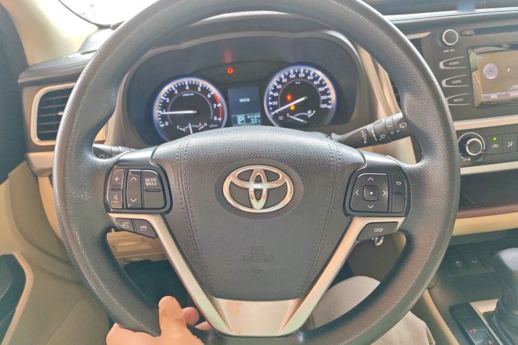 Used Toyota Highlander 2017 2.0T Two-Wheel Drive Elite Version 7 Seats Steering Wheel