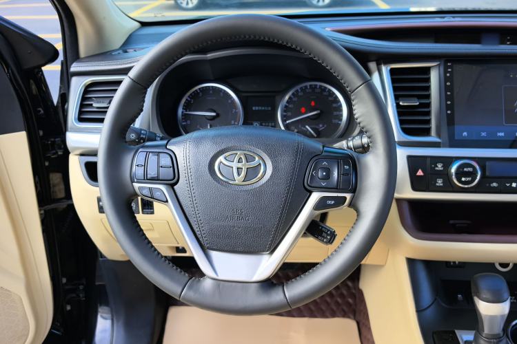 Used Toyota Highlander 2017 2.0T Four-Wheel Drive Luxury Edition 7 Seats Steering Wheel