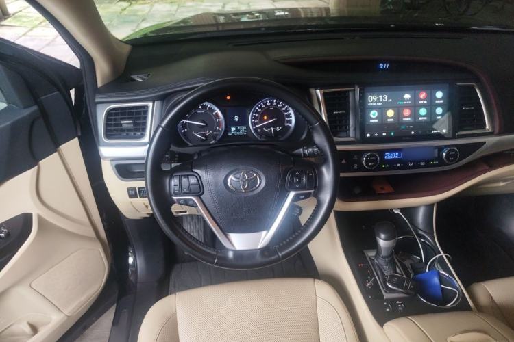 Used Toyota Highlander 2017 2.0T Four-Wheel Drive Luxury Edition 7 Seats Steering Wheel