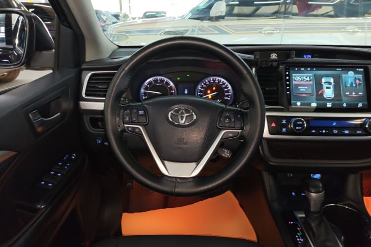 Used Toyota Highlander 2017 2.0T Four-Wheel Drive Luxury Edition 7 Seats Steering Wheel