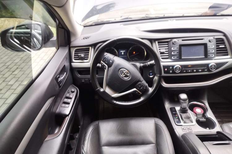 Used Toyota Highlander 2017 2.0T Four-Wheel Drive Luxury Edition 7 Seats Steering Wheel