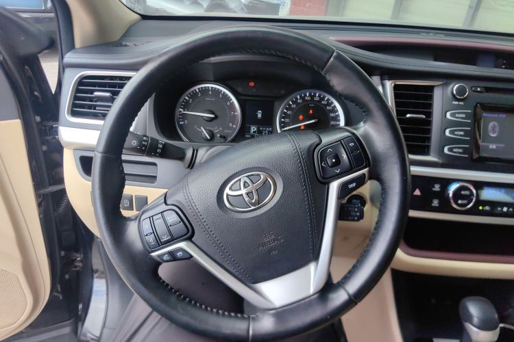 Used Toyota Highlander 2017 2.0T Four-Wheel Drive Luxury Edition 7 Seats Steering Wheel