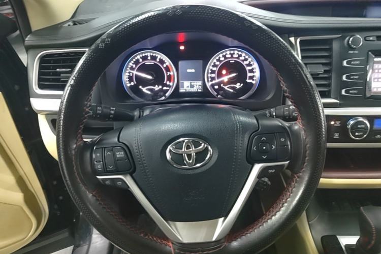 Used Toyota Highlander 2017 2.0T Four-Wheel Drive Luxury Edition 7 Seats Steering Wheel