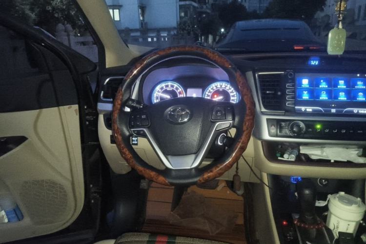 Used Toyota Highlander 2017 2.0T Two-Wheel Drive Elite Edition 5 Seats Steering Wheel