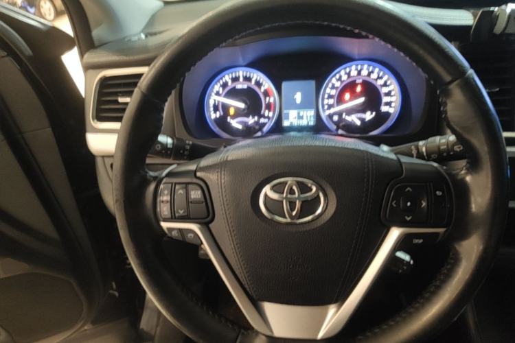 Used Toyota Highlander 2017 2.0T Four-Wheel Drive Luxury Edition 7 Seats Steering Wheel