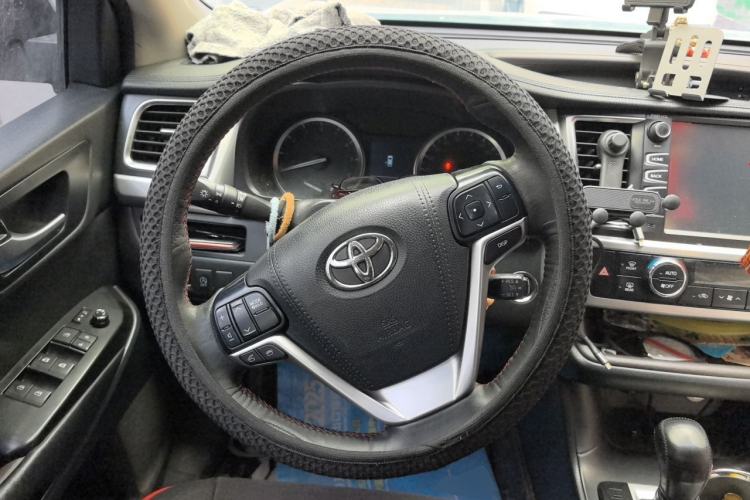 Used Toyota Highlander 2017 2.0T Four-Wheel Drive Luxury Edition 7 Seats Steering Wheel