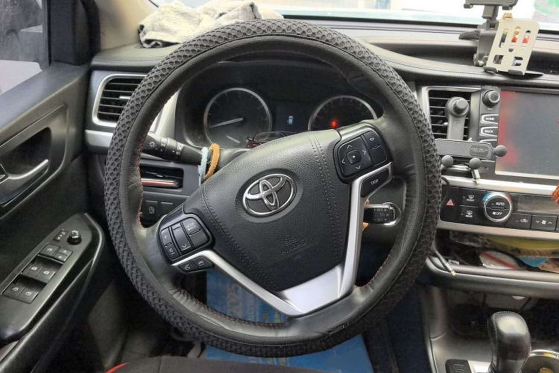 Used Toyota Highlander 2017 2.0T Four-Wheel Drive Luxury Edition 7 Seats Steering Wheel