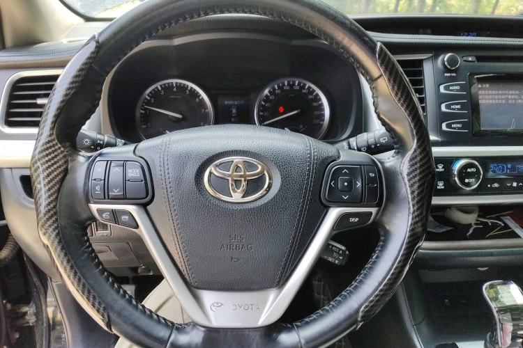 Used Toyota Highlander 2017 2.0T Two-Wheel Drive Luxury Edition 7 Seats Steering Wheel