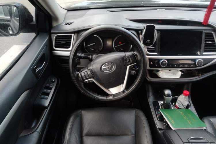 Used Toyota Highlander 2017 2.0T Four-Wheel Drive Black Edition Limited Model Steering Wheel